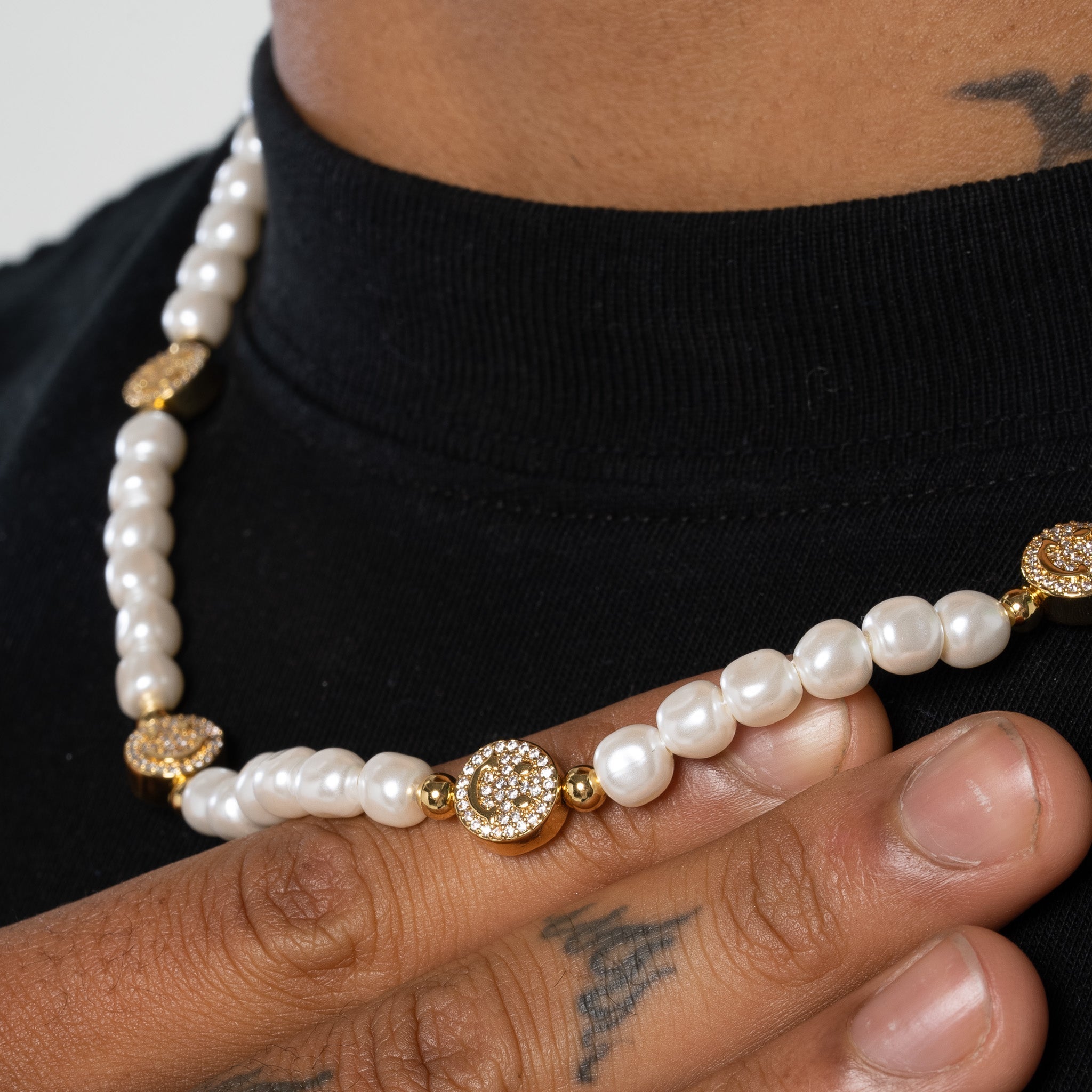 5mm Iced Smiley Face Pearl Necklace - Gold