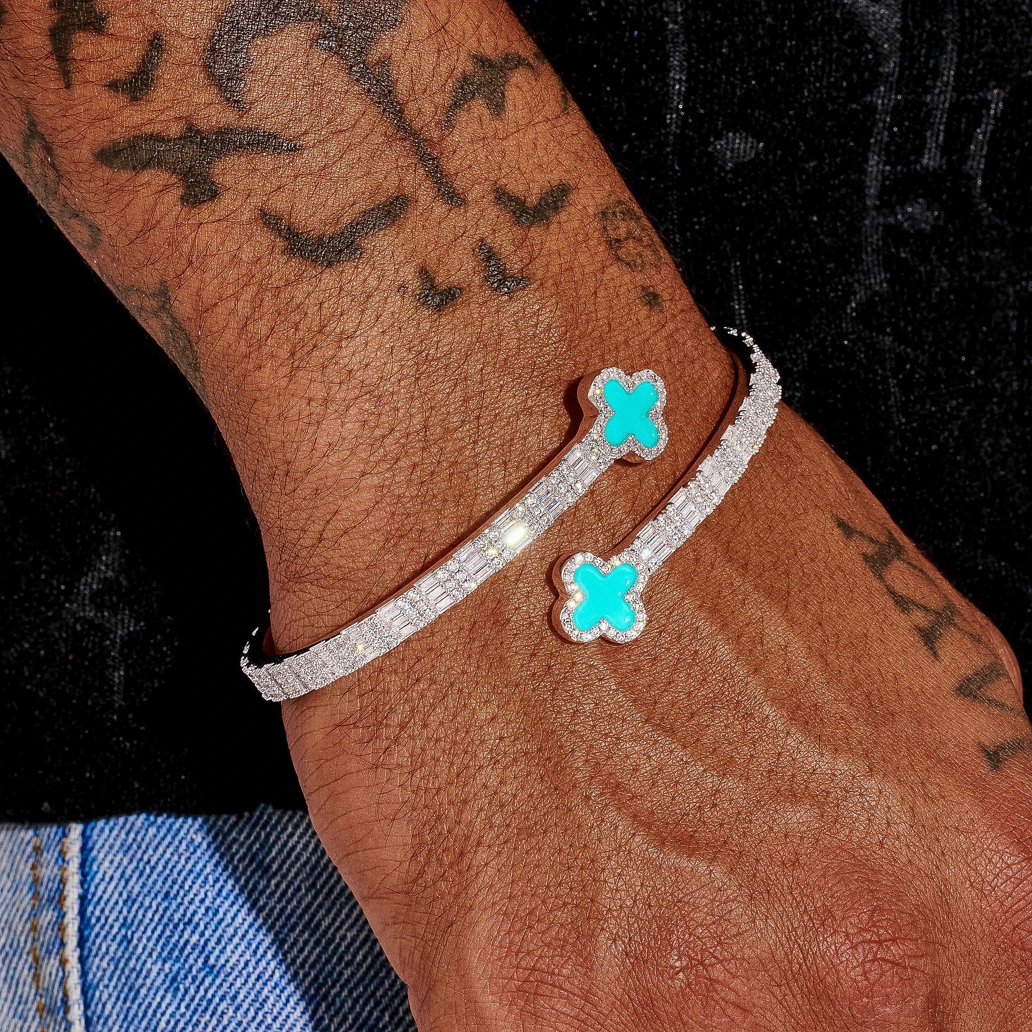 8MM Green Motif Baguette Bangle - White Gold
