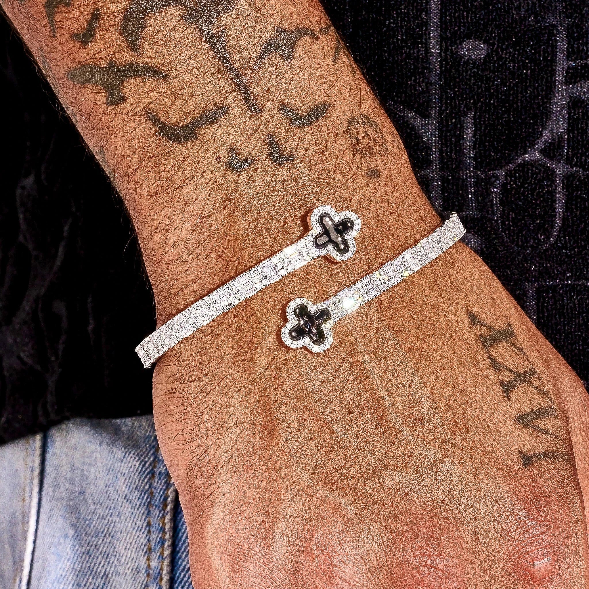 8MM Black Motif Baguette Bangle - White Gold