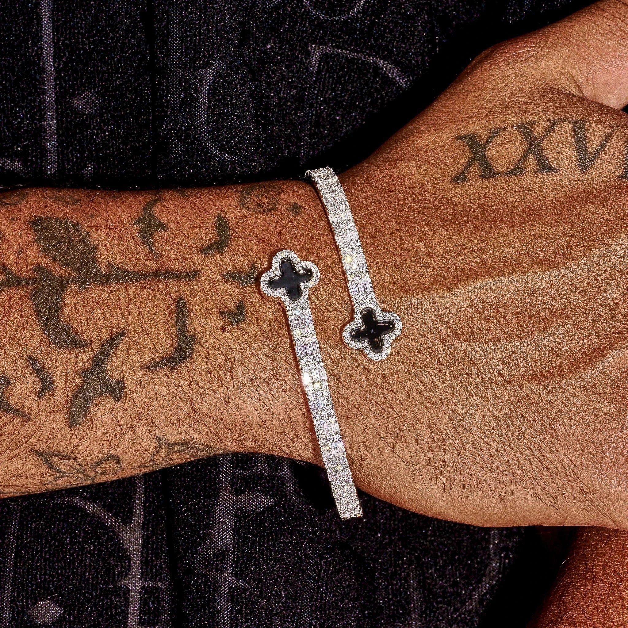 8MM Black Motif Baguette Bangle - White Gold