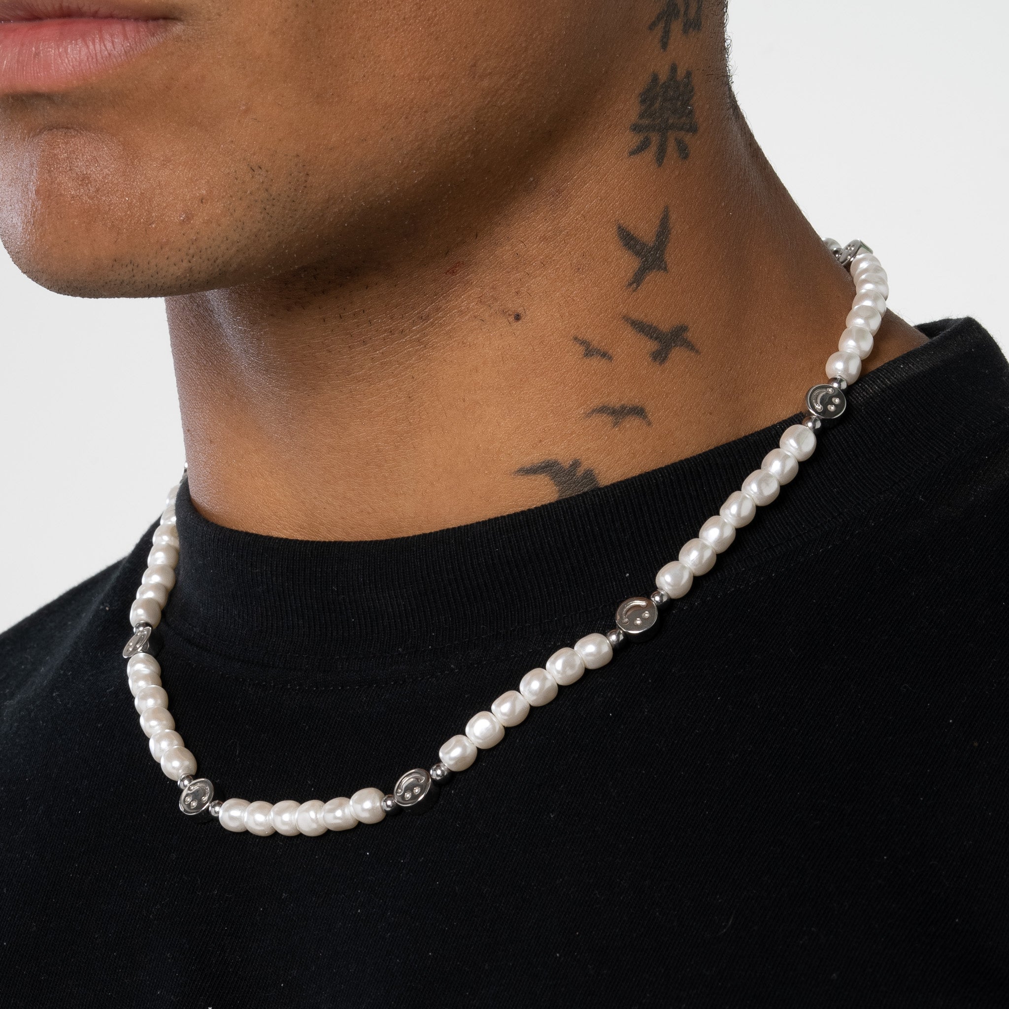 5mm Smiley Face Pearl Necklace - White Gold
