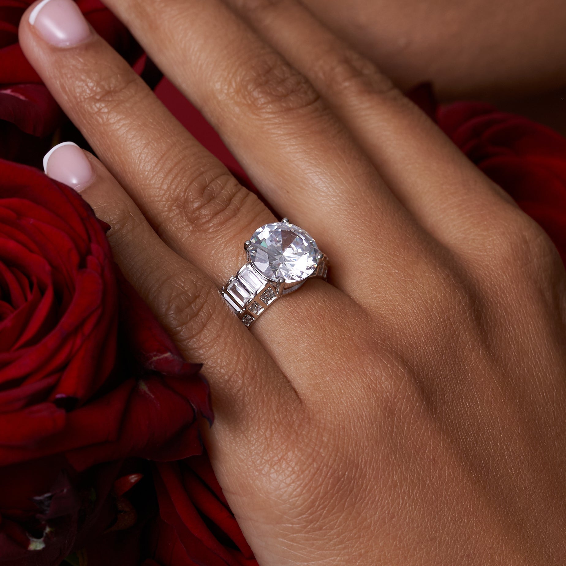 Round Cut Baguette Band Solitare Engagement Ring