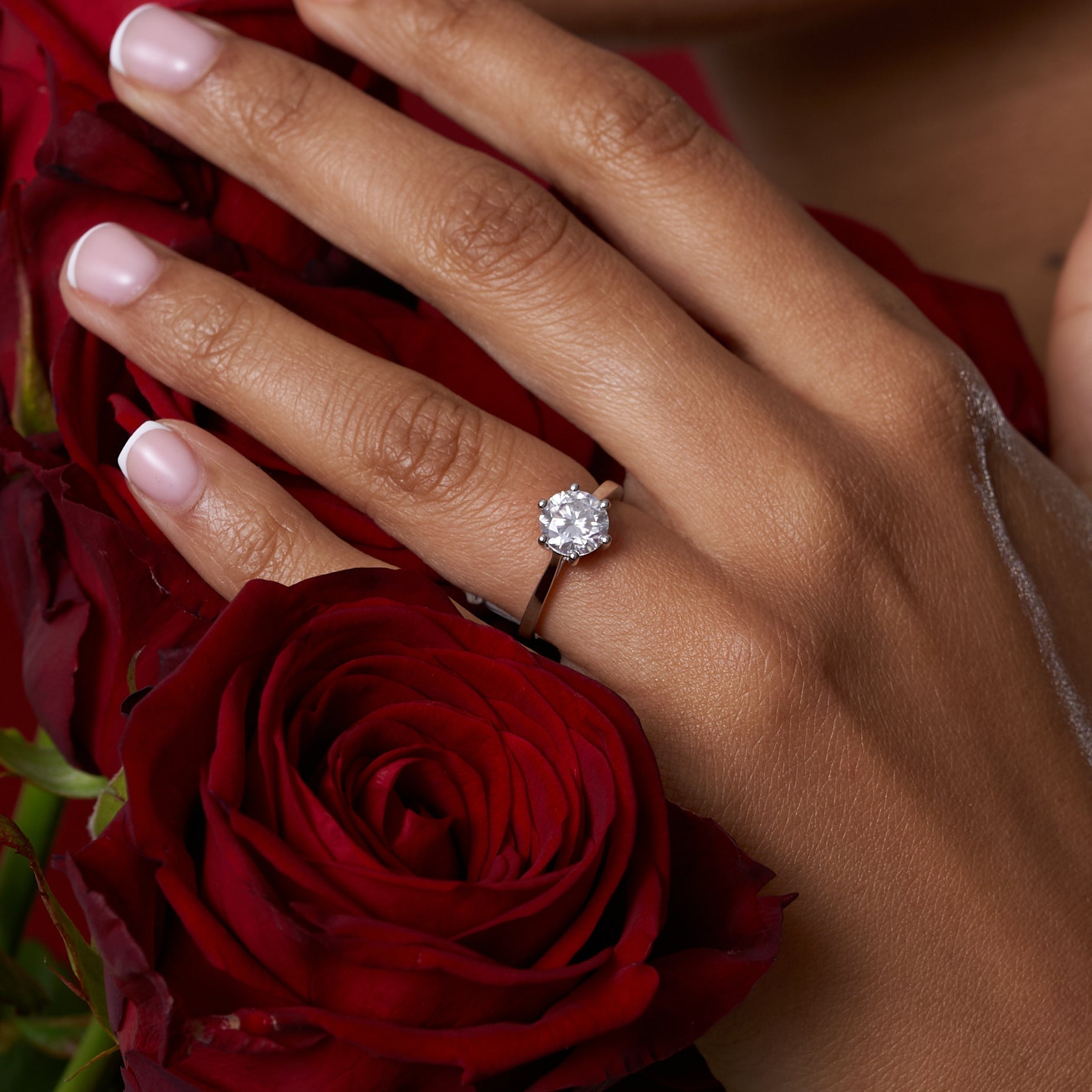 Round Cut Solitare Moissanite Engagement Ring