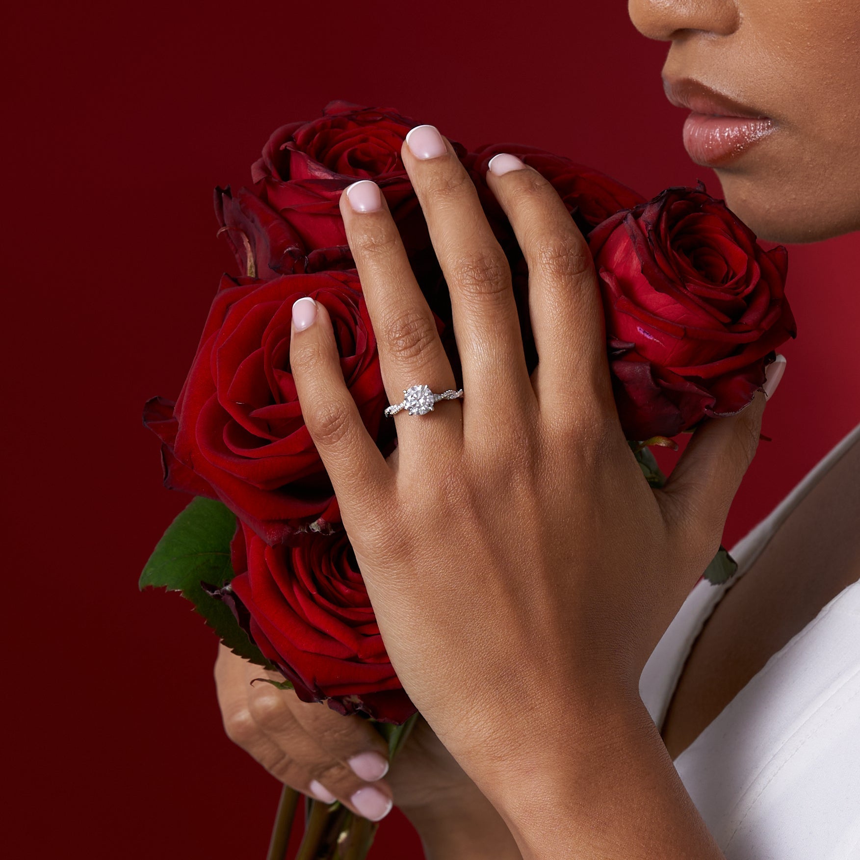 Round Cut Twisted Band Solitare Moissanite Engagement Ring