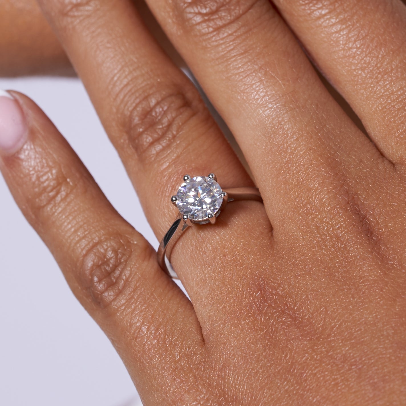 Round Cut Solitare Moissanite Engagement Ring