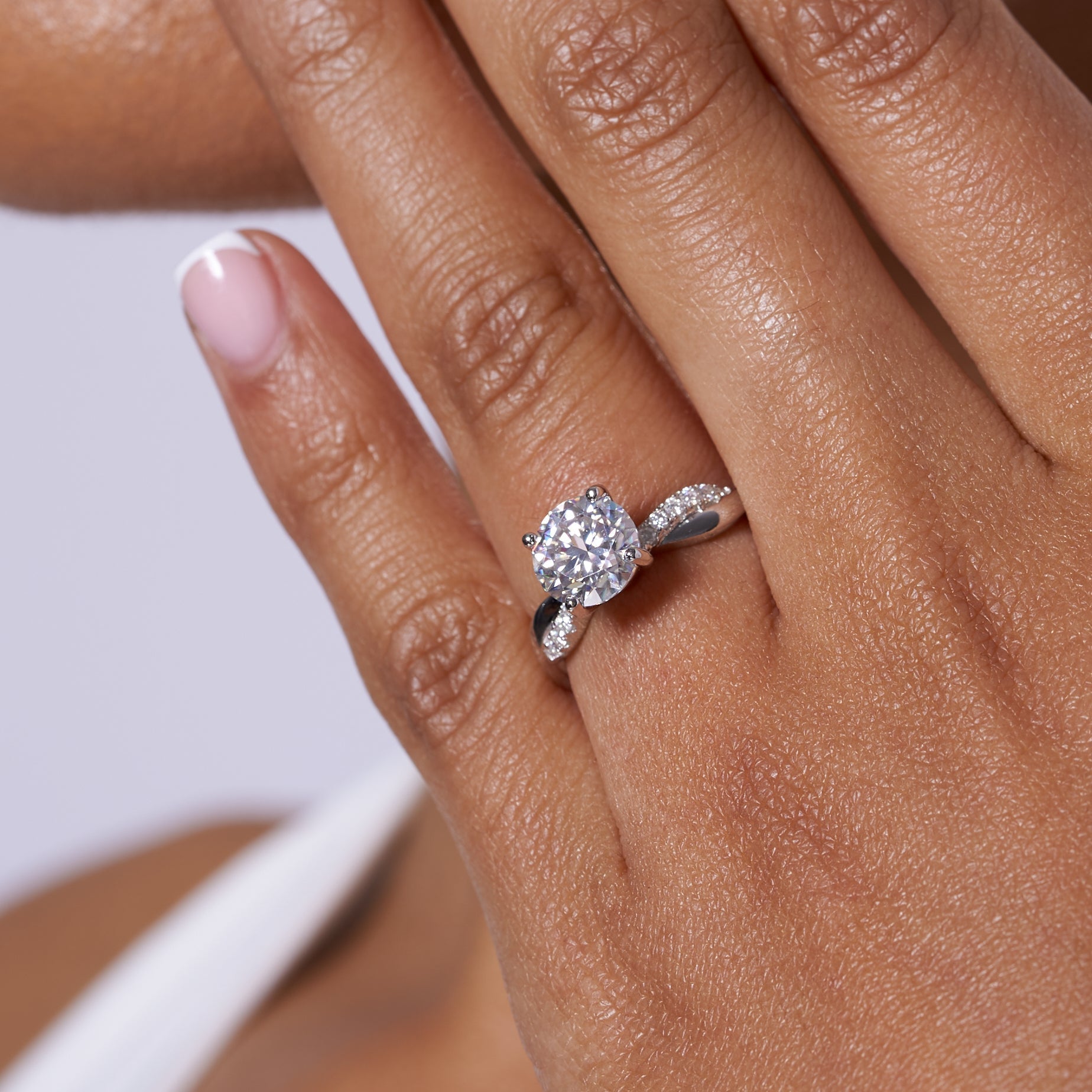 Round Cut Infinity Band Solitare Moissanite Engagement Ring