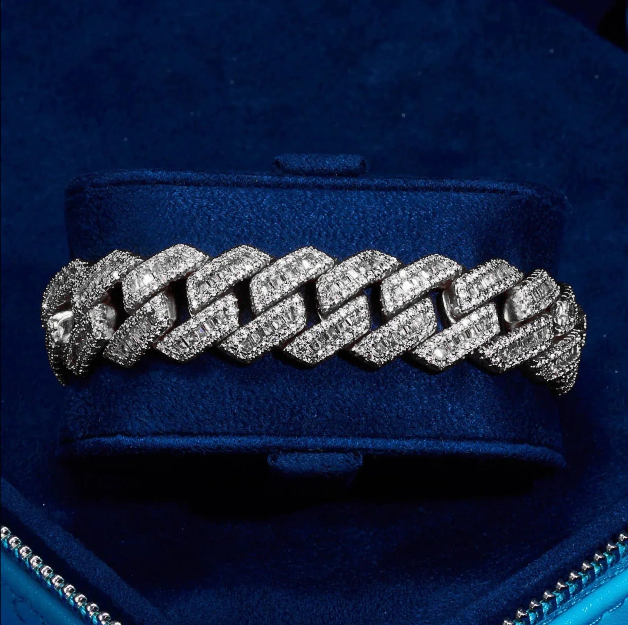 17mm BAGUETTE PRONG LINK BRACELET - WHITE GOLD