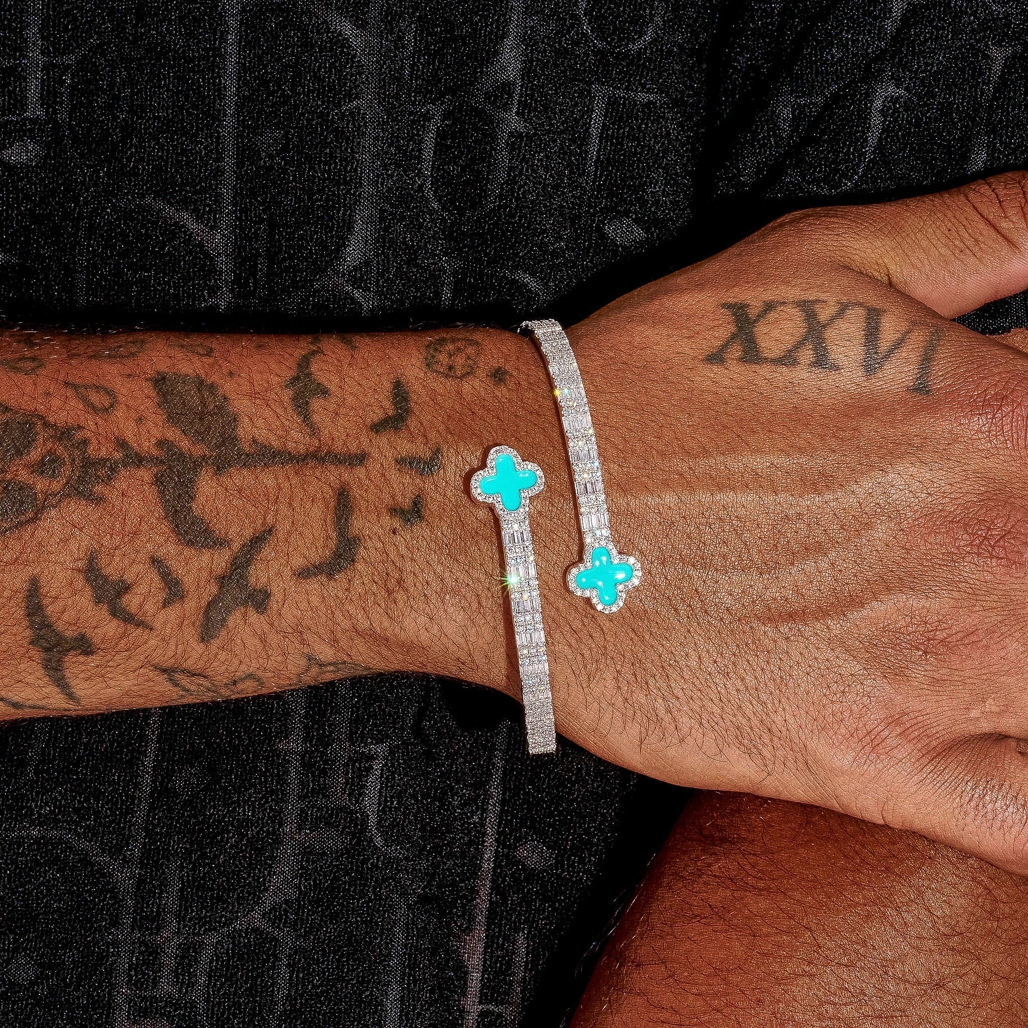 8MM Green Motif Baguette Bangle - White Gold