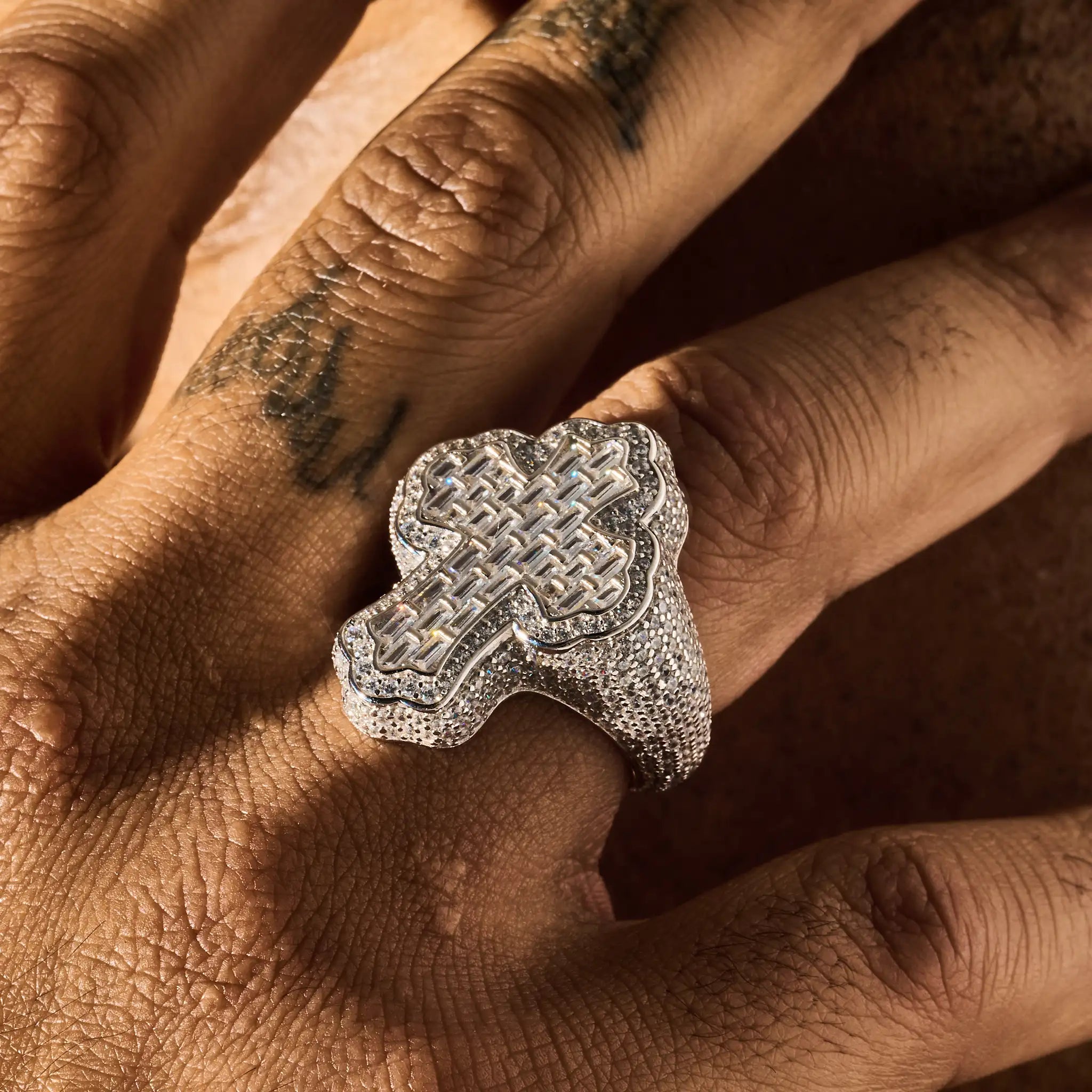 Fleur Cross Ring - White Gold