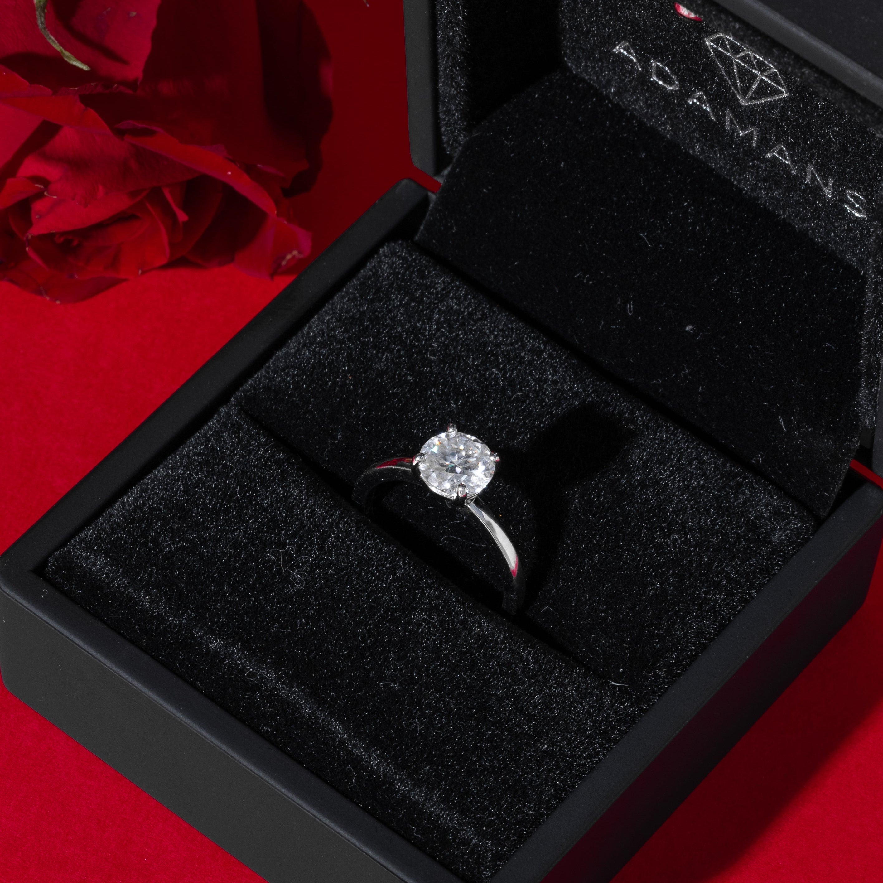 Round Cut 4 Claw Solitare Moissanite Engagement Ring