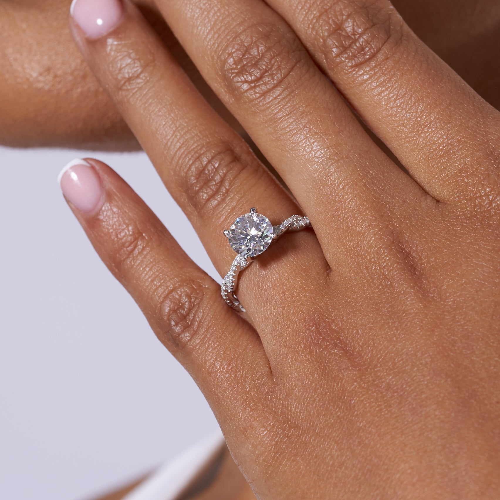 Round Cut Twisted Band Solitare Moissanite Engagement Ring