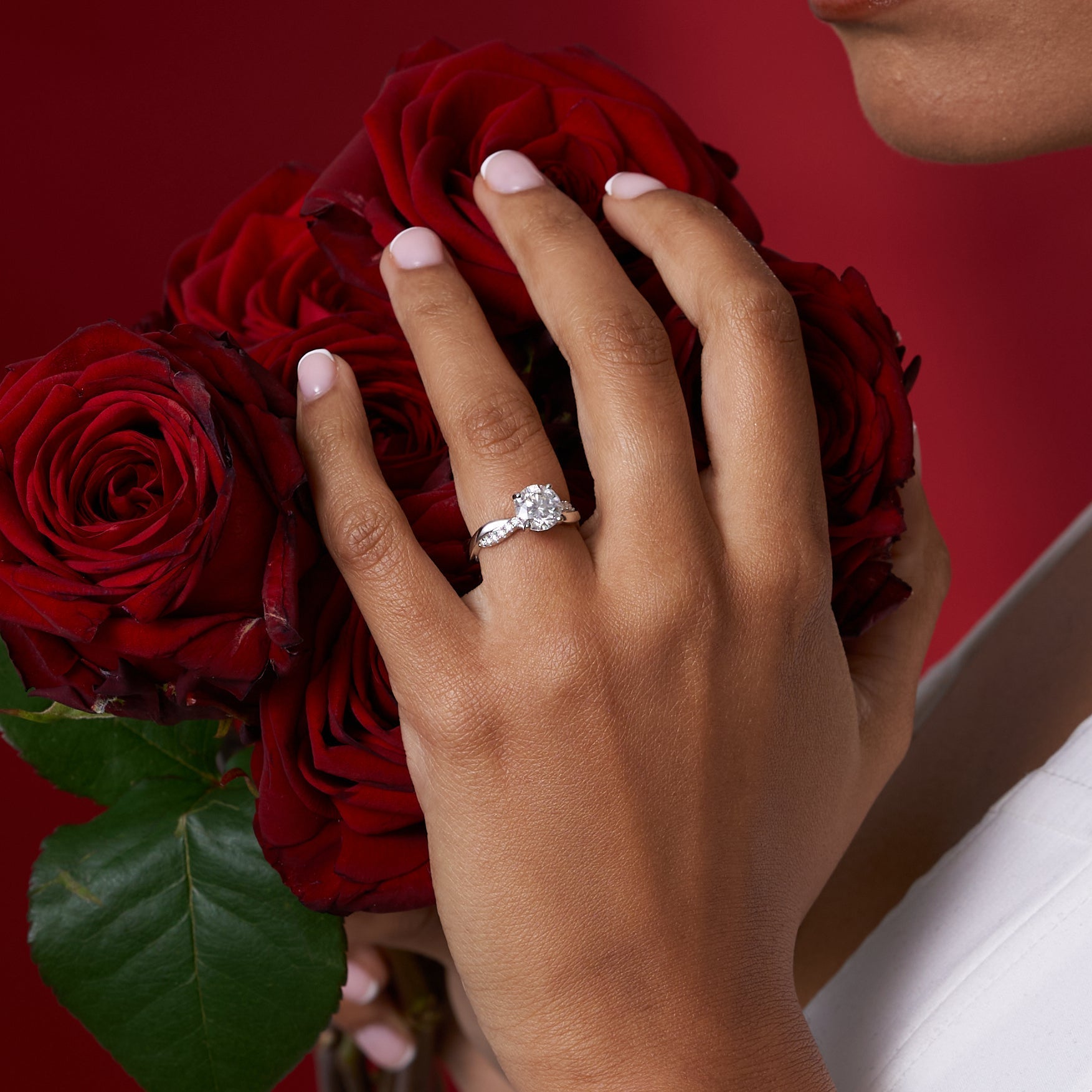 Round Cut Infinity Band Solitare Moissanite Engagement Ring