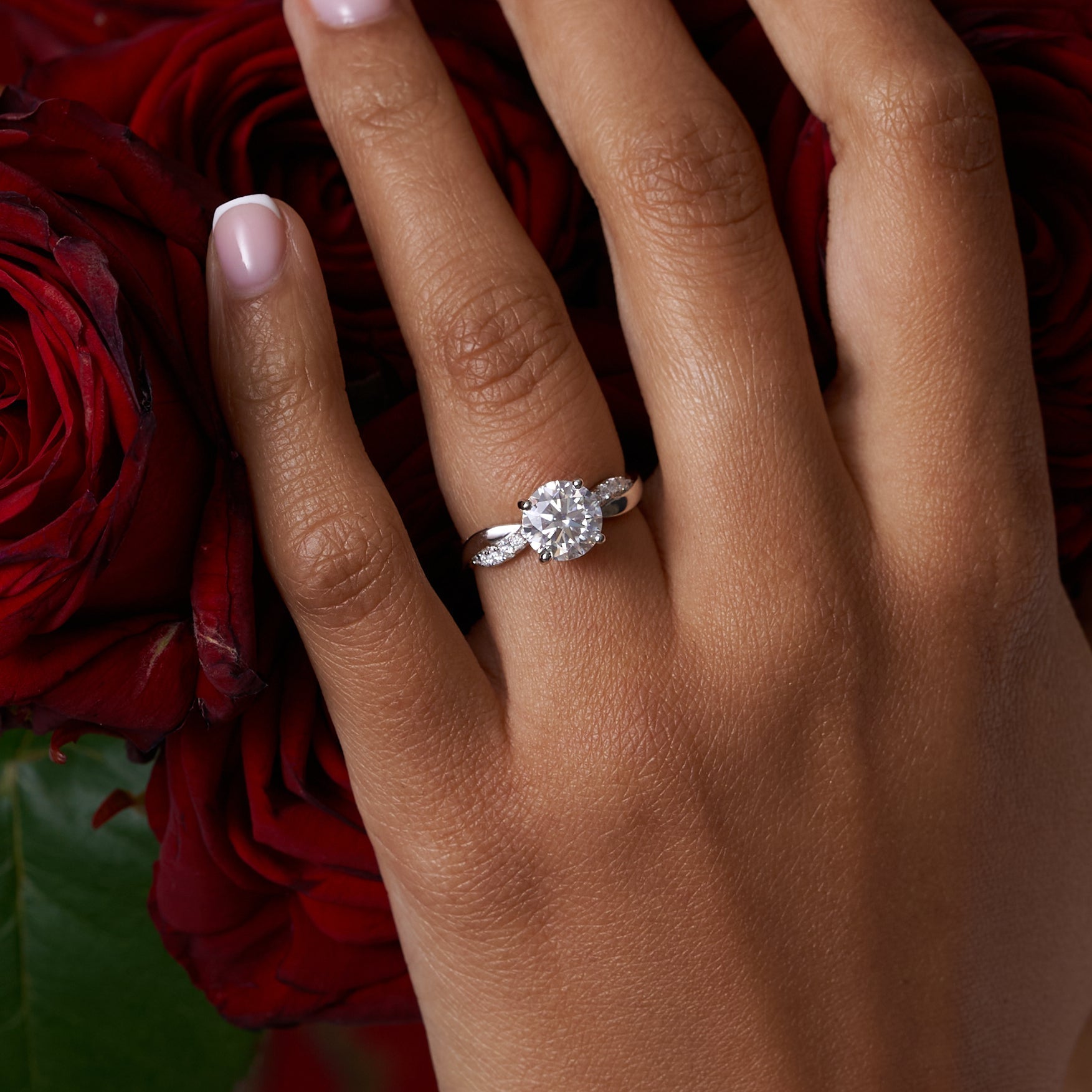 Round Cut Infinity Band Solitare Moissanite Engagement Ring