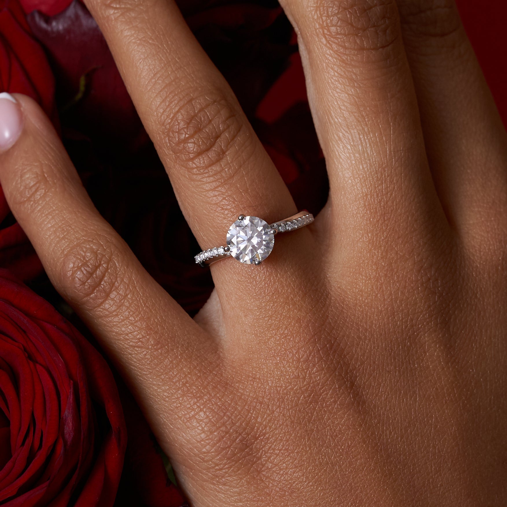 Round Cut Wave Band Solitare Moissanite Engagement Ring