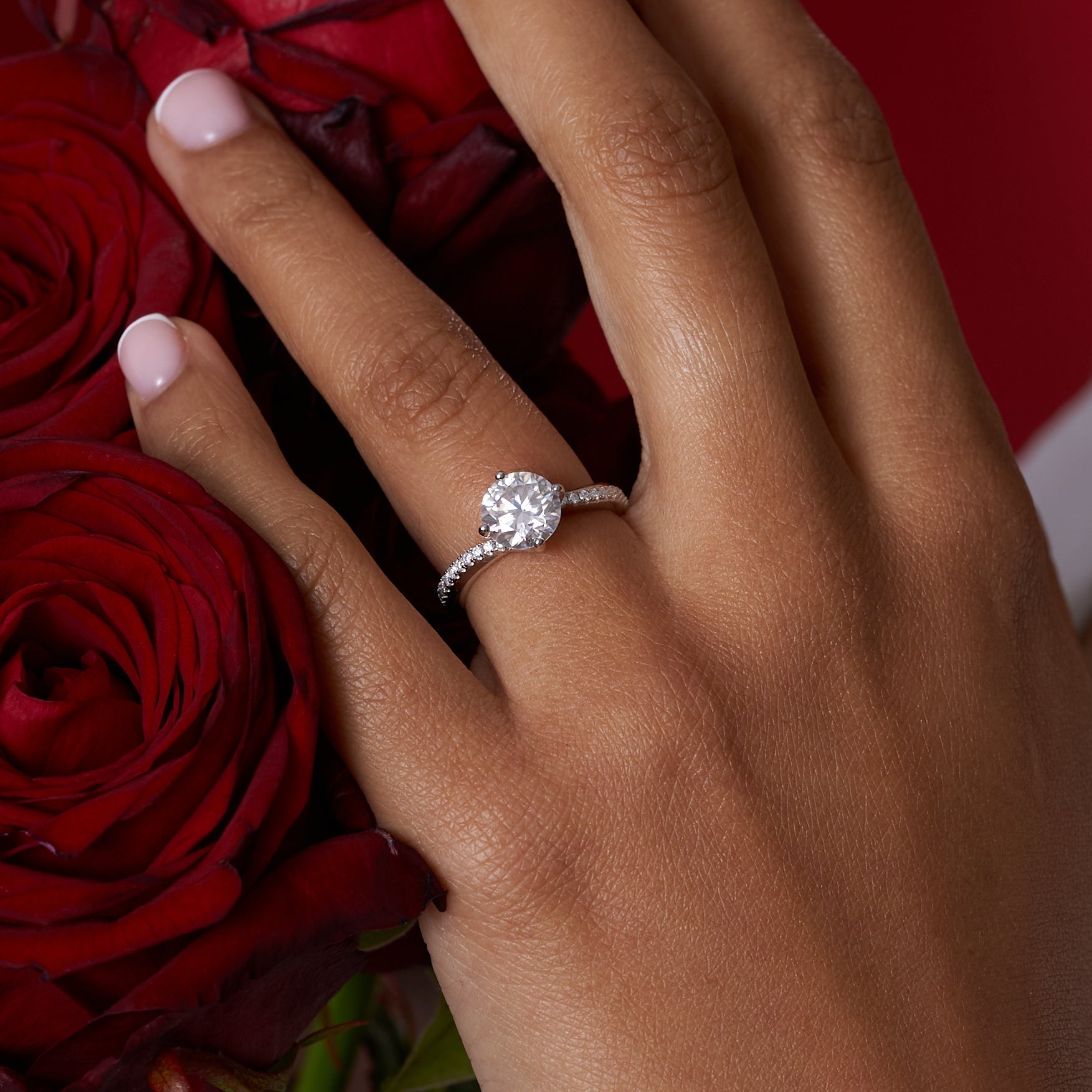 Round Cut Wave Band Solitare Moissanite Engagement Ring