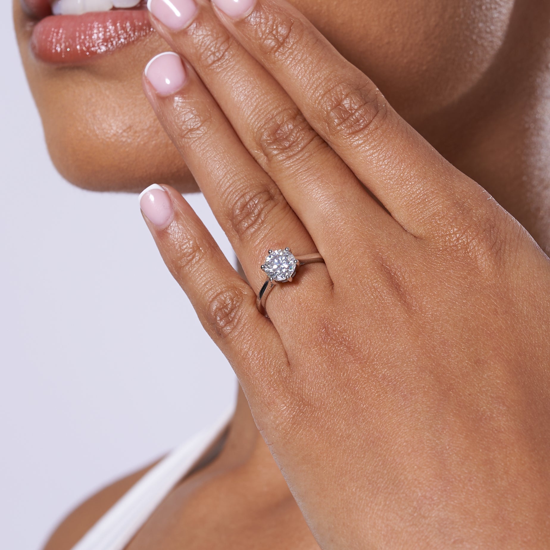 Round Cut Solitare Moissanite Engagement Ring