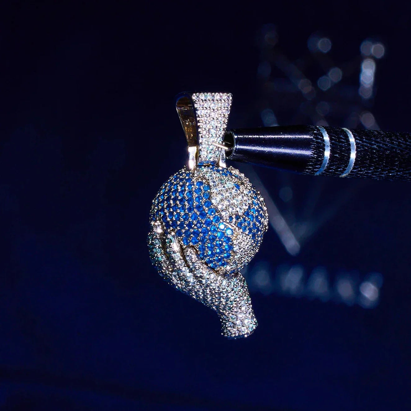 IGI Diamond World In Your Hands Pendant - 925 Silver - D Colour - VVS1