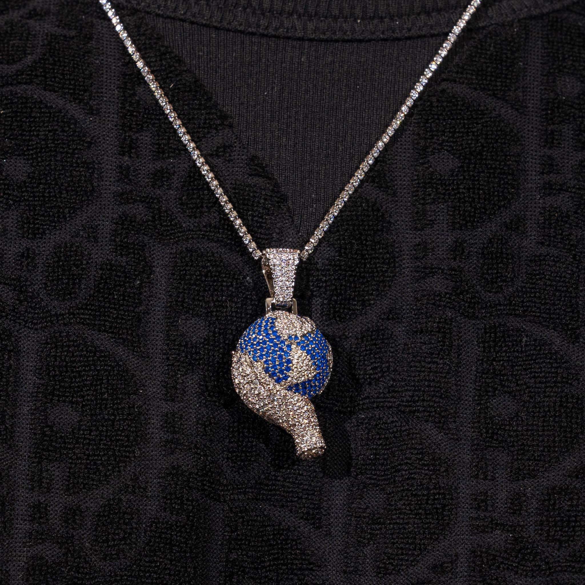 IGI Diamond World In Your Hands Pendant with 925 Silver and VVS1 Lab Diamonds.